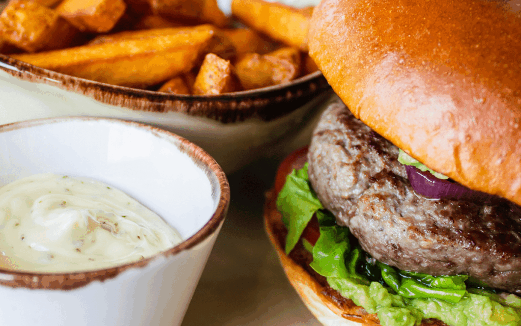 Burger_pommes: Sekt zum Grillen