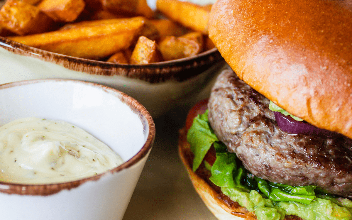Burger_pommes: Sekt zum Grillen Burger_pommes: Sekt zum Grillen
