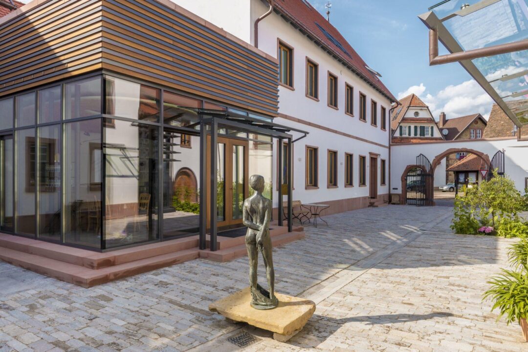 Weingut_Wilhelmshof_Sibeldingen_Innenhof_quer