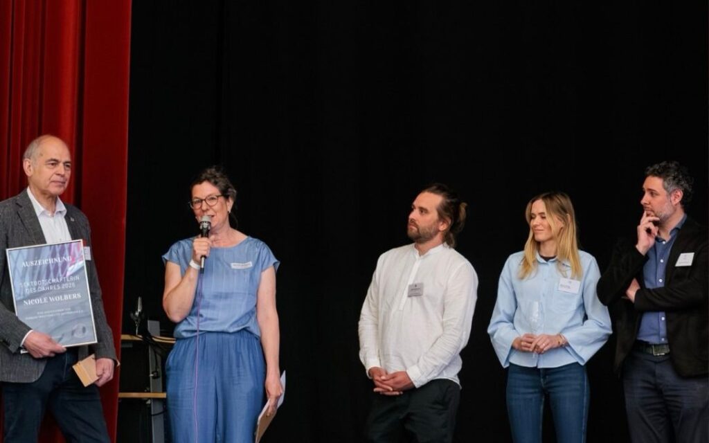 Nicole Wolbers, erste Sektbotschafterin für deutschen Sekt des Sektmacher Verbandes, bei ihrer Rede in Mainz.