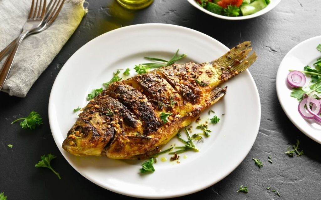Gegrillter Fisch Sekt zum Grillen